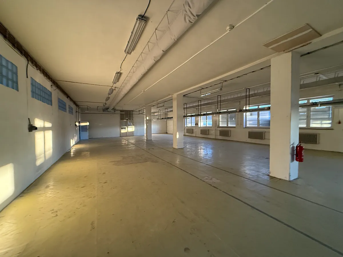 Pronájem výrobní haly, prostoru 550 m²